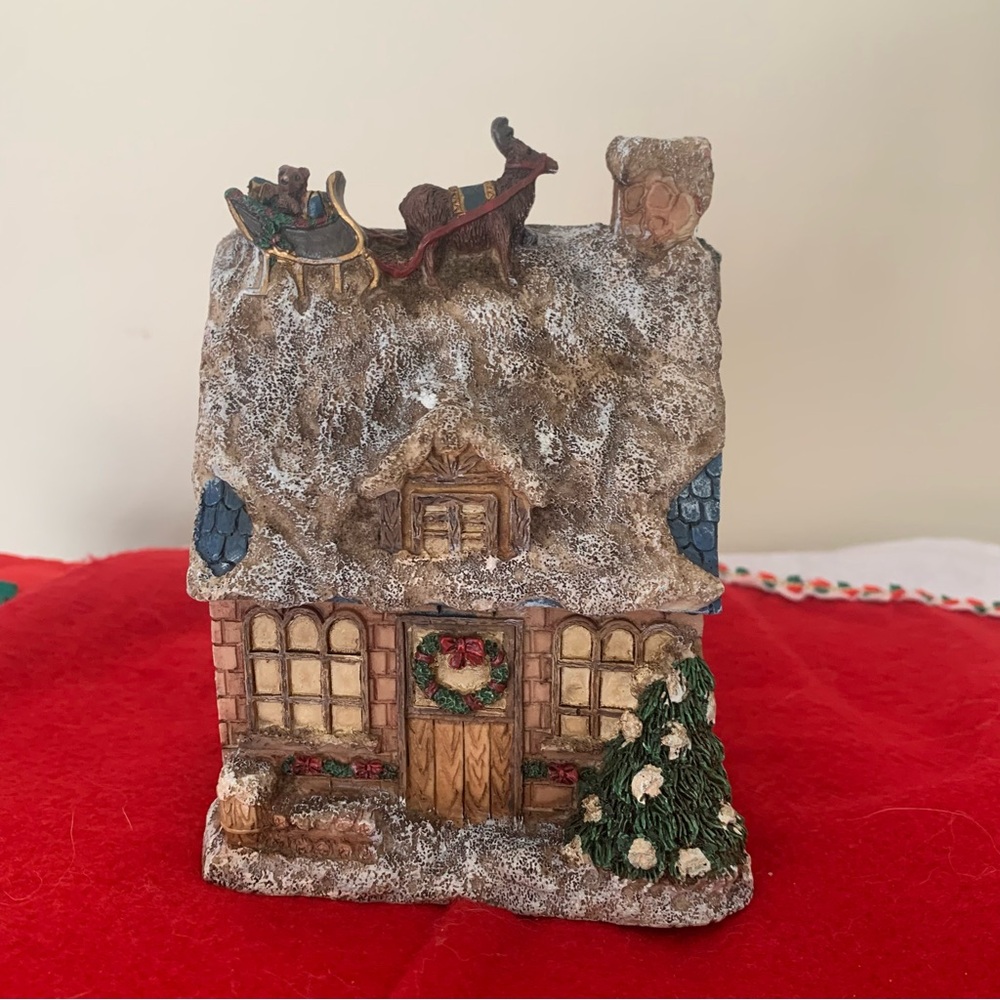 Vintage Santa Visiting House Diorama Decor - Picture 5 of 9